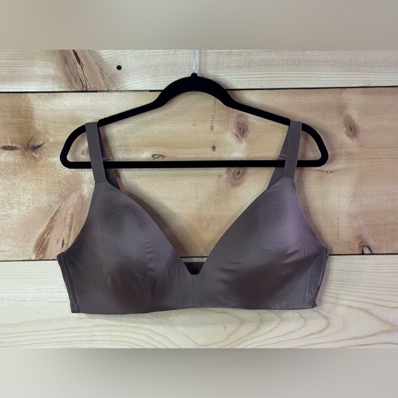SKIMS Wireless Bra - Picture 2 of 5